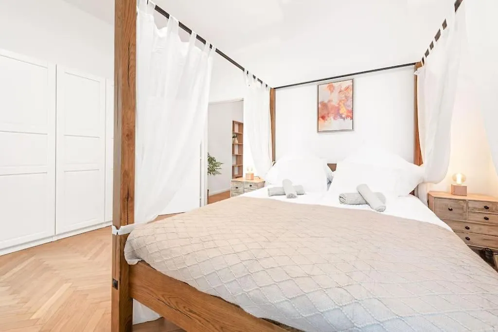 Cozy Apartment In Quiet Location, Fast Train Station 100M Away, Contactless Check-In Vienna 0*,