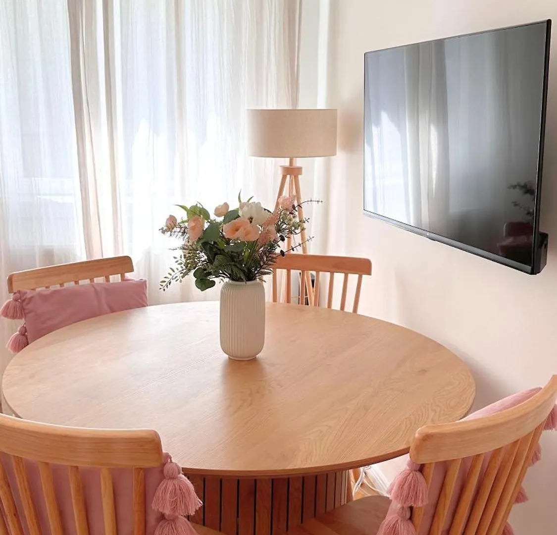 Cozy Apartment In Quiet Location, Fast Train Station 100M Away, Contactless Check-In Vienna