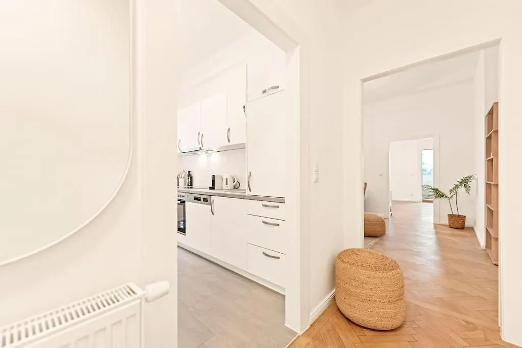 Cozy Apartment In Quiet Location, Fast Train Station 100M Away, Contactless Check-In Vídeň