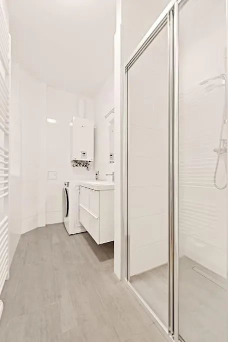 Cozy Apartment In Quiet Location, Fast Train Station 100M Away, Contactless Check-In Vídeň