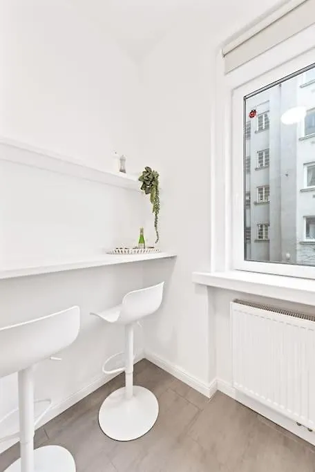 Cozy Apartment In Quiet Location, Fast Train Station 100M Away, Contactless Check-In Vídeň